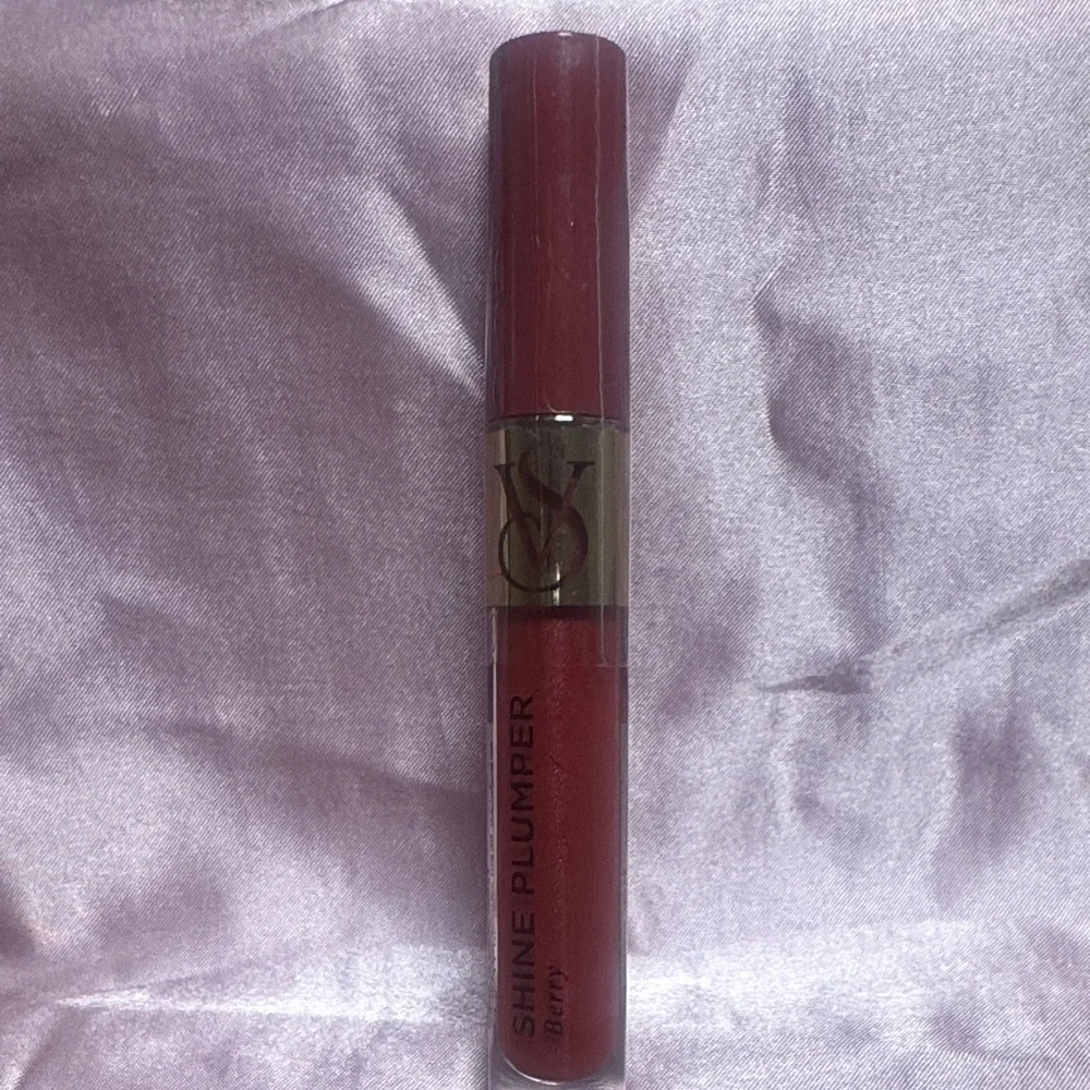 NEW Victoria's Secret Shine Plumper Lip Gloss - Berry